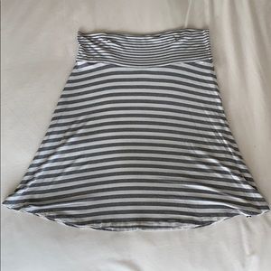 white/grey, gap skirt